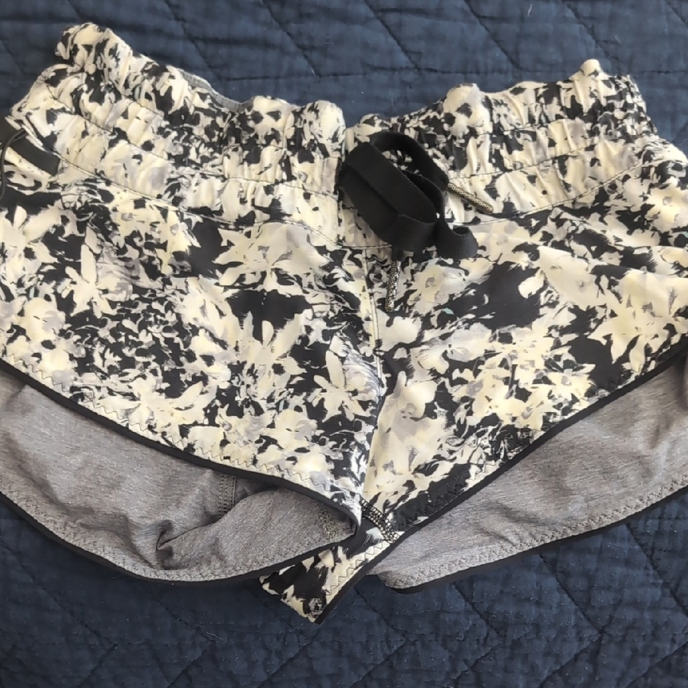 Lululemon sz 4 reversible board shorts